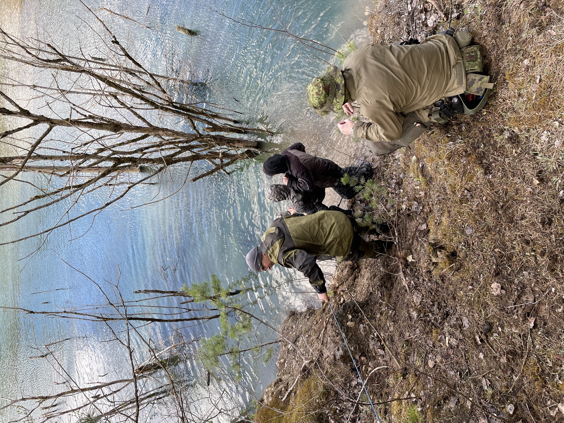 Команда Survival Zone на берегу